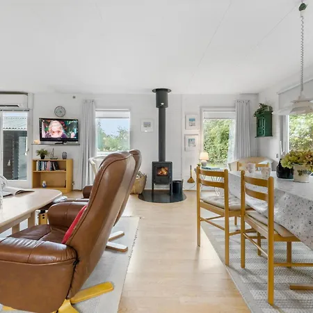 4 Bedroom Lovely In Sjaellands Odde *