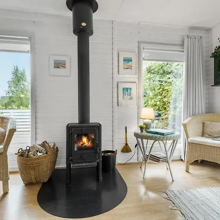 펜션 4 Bedroom Lovely In Sjaellands Odde Yderby